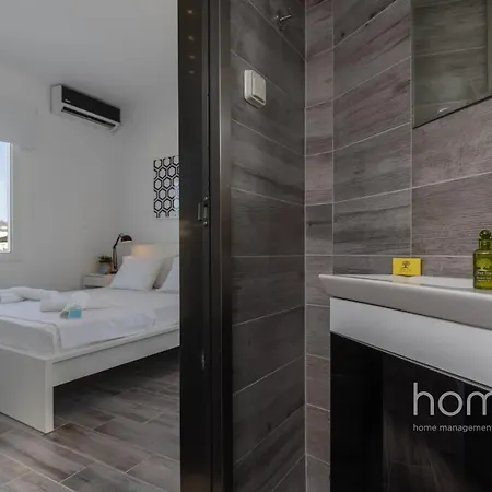 22sqm Tiny Homm Rooftop Flat & Patio Acropolis View Apartment